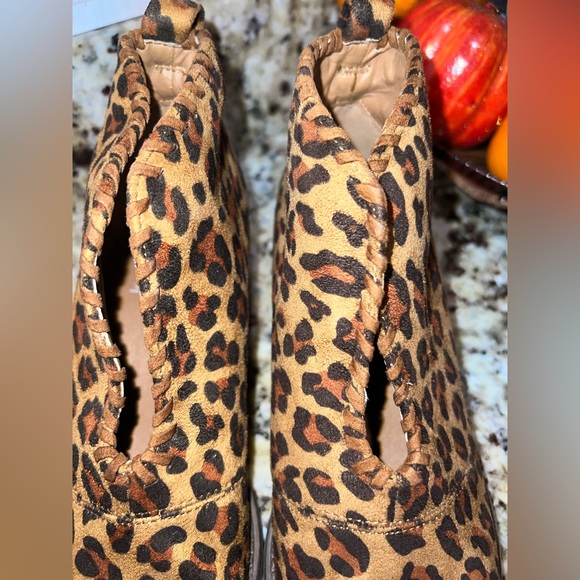 Like new SIZE 7 VOLATILE leopard print booties with slit down front. - Picture 3 of 7